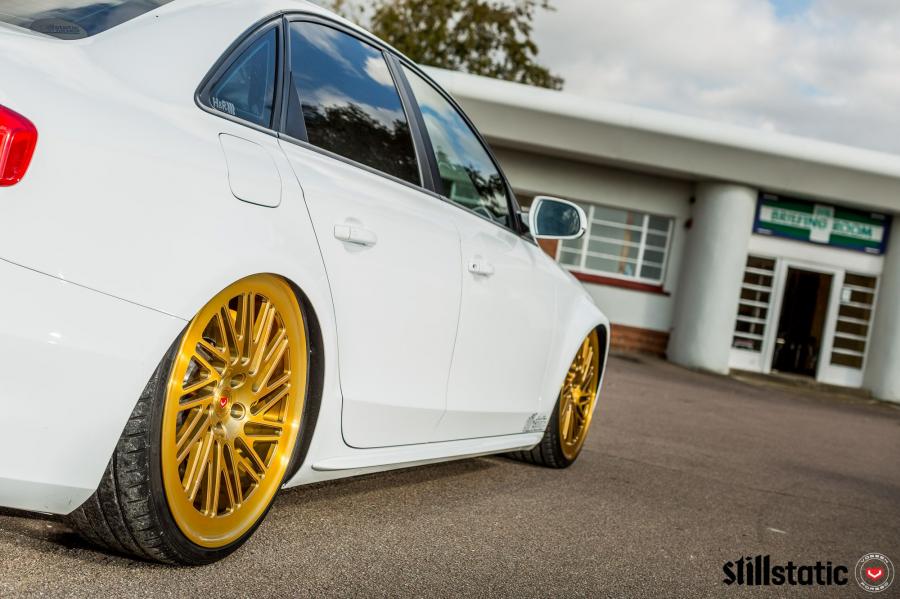  Audi A4 Sedan on Vossen Wheels (LC-105T) 2016 года  (фото 29 из 45)